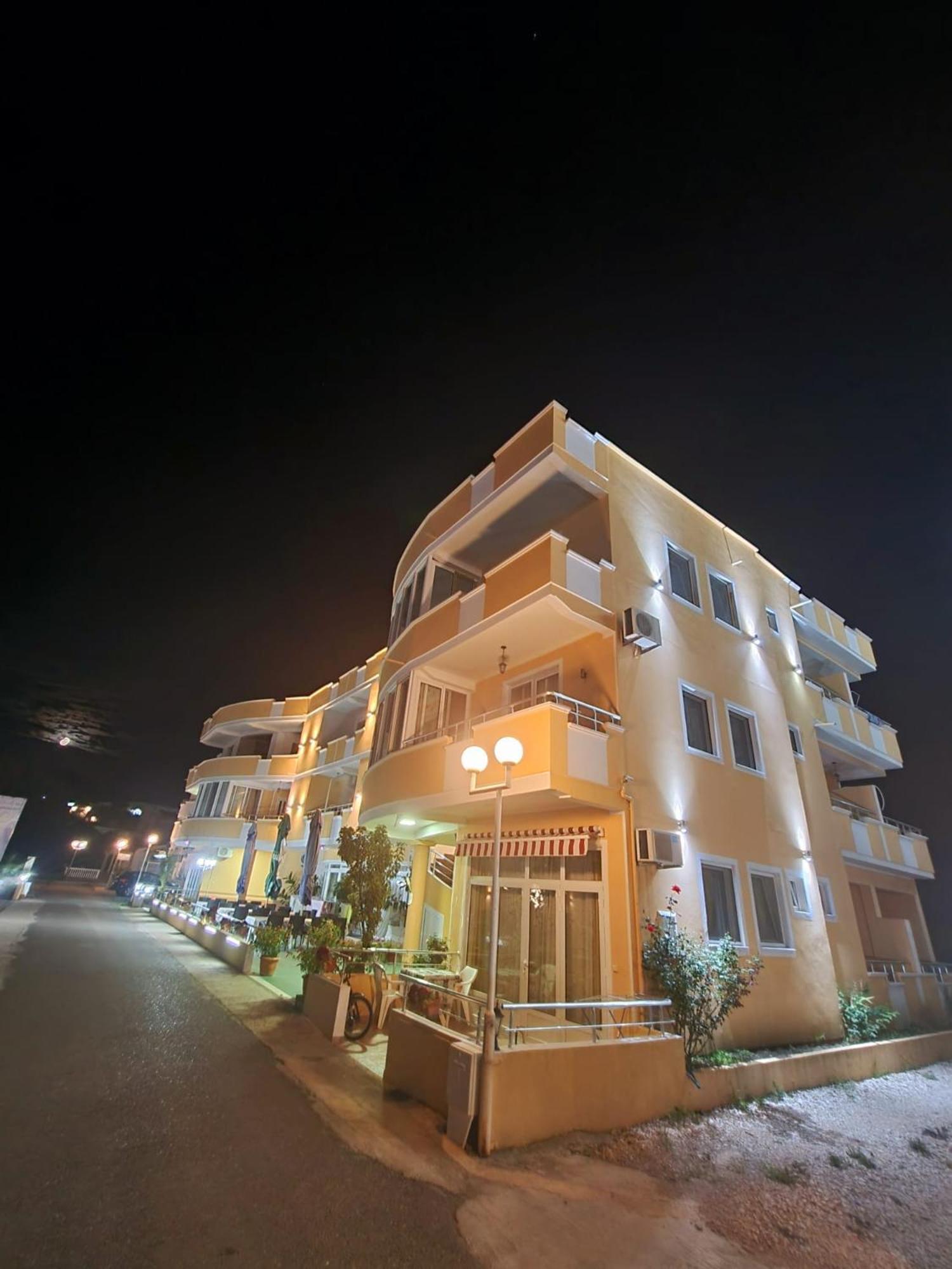 Grandino Rooms & Apartments Ulcinj Quarto foto