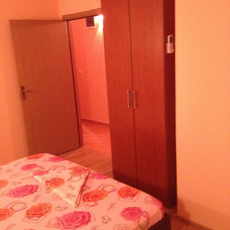 Grandino Rooms & Apartments Ulcinj Quarto foto
