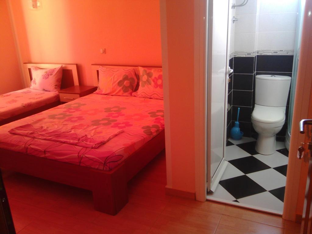 Grandino Rooms & Apartments Ulcinj Quarto foto