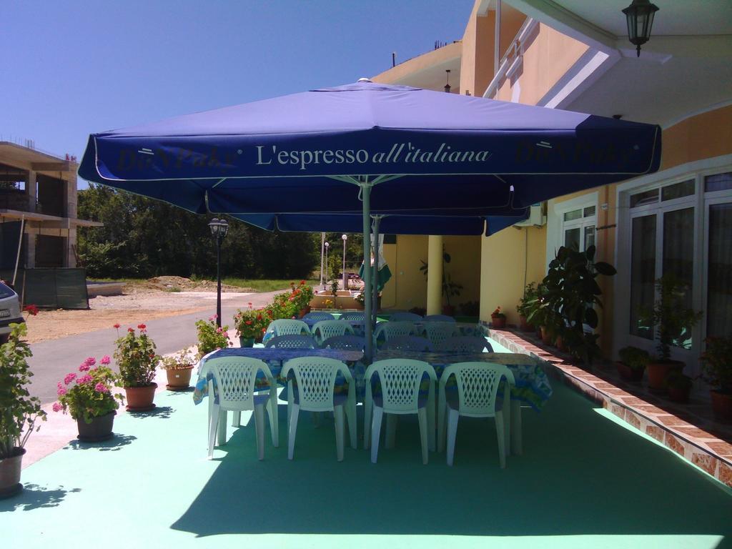 Grandino Rooms & Apartments Ulcinj Quarto foto